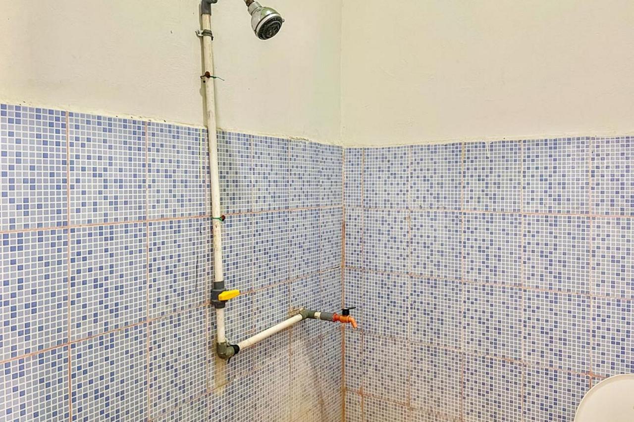 Ekas Beach Guesthouse Mitra Reddoorz Dış mekan fotoğraf