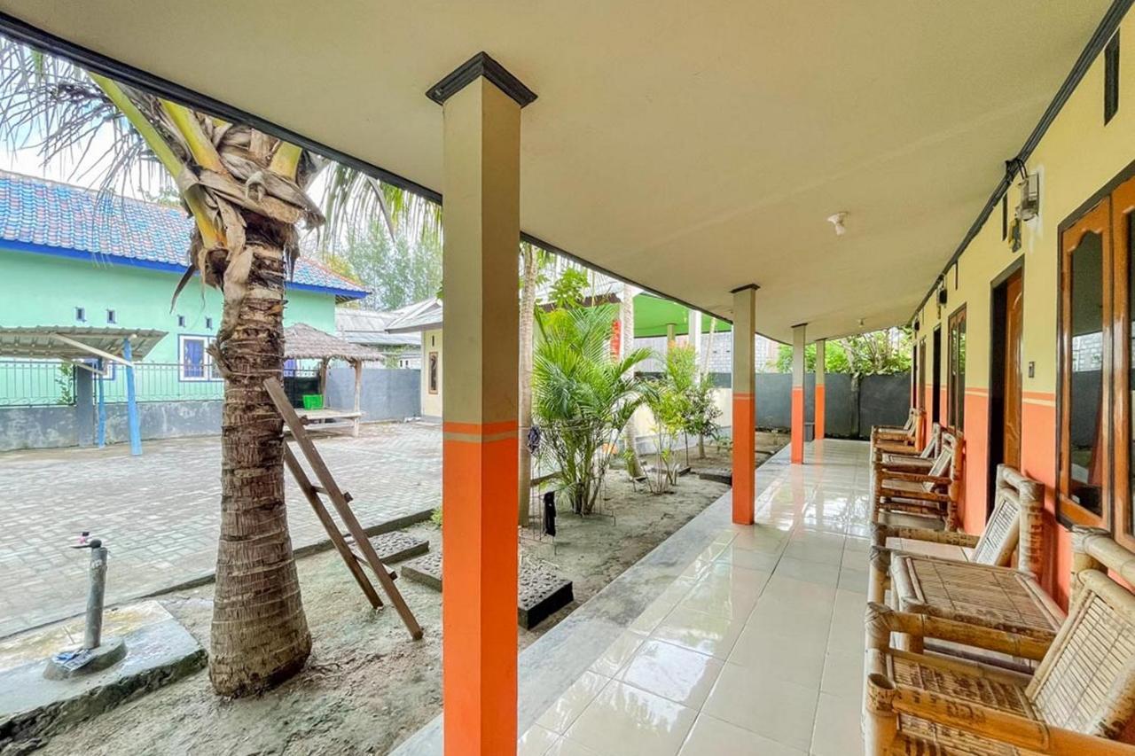 Ekas Beach Guesthouse Mitra Reddoorz Dış mekan fotoğraf